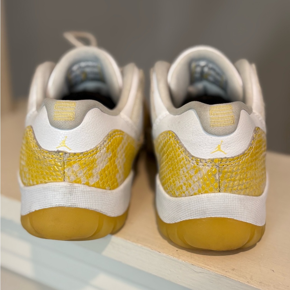 Nike Air Jordan 11 Low Snakeskin Yellow Basketball Sneaker Size 3Y 580522-107 - Picture 7 of 9